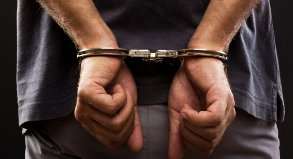 Opt vasluieni au ajuns la Poliţie, după ce au şantajat persoane în vârstă