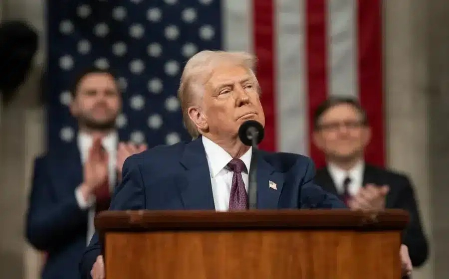 Trump spune că „împărțirea teritoriilor” între Rusia și Ucraina „este negociată chiar în acest moment”