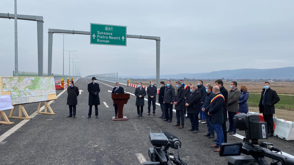 Moldova are primii kilometri de autostradă. Tronsonul coincide cu o parte din centura Bacăului, inaugurată astăzi de Klaus Iohannis