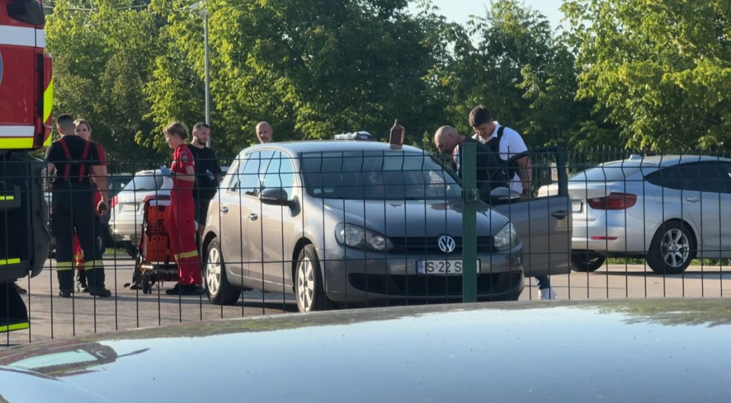 Atac sângeros în cartierul Alexandru. Doi soți aflați în divorț s-au înjunghiat unul pe celălalt