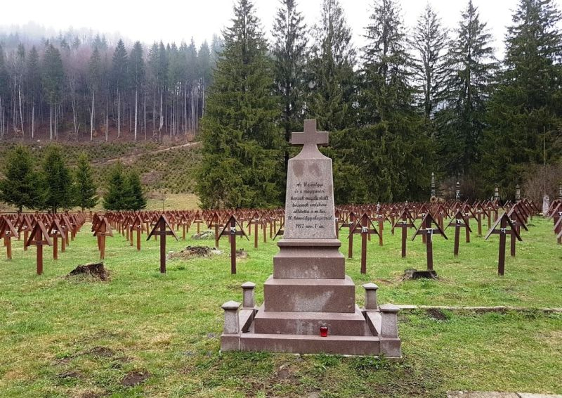 Cimitirul militar din Valea Uzului este iar motiv de dispută. De unde vin nelămuririle