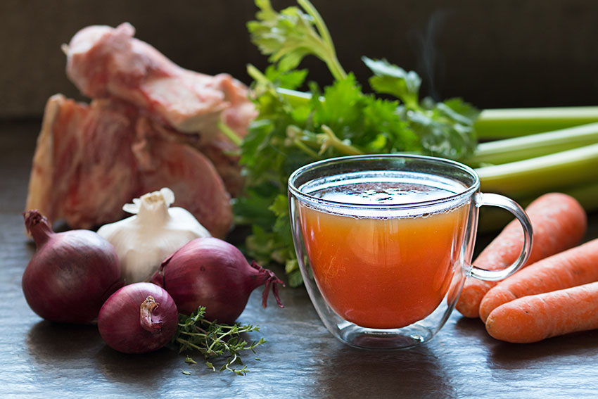 Postul cu supă de oase. Cum funcționează și de ce este tot mai recomandat pentru regenerarea intestinală și detoxifiere profundă