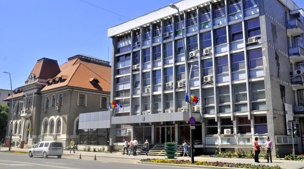 Zece băcăuani se luptă pentru scaunul de primar al urbei