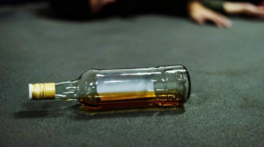 Trei copii din Vaslui au ajuns în comă alcoolică la spital după ce au colindat