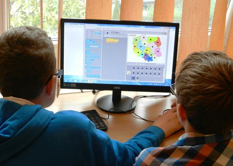 Peste 6.800 de elevi din Botoșani nu pot participa la cursurile online