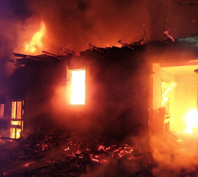 Incendiu la Botoșani. O bătrână de 87 de ani a ars în casă