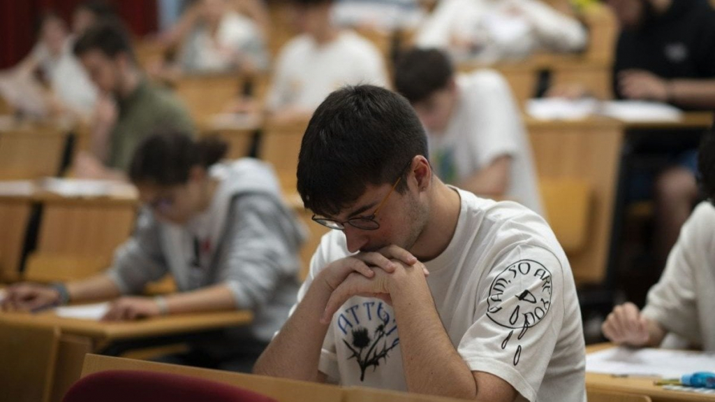 Sute de absolvenți ieșeni își încercă, de ani buni, norocul la Bac