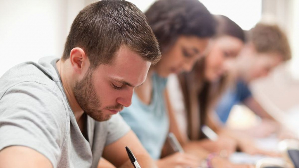 Simularea Examenului de Bacalaureat, la Matematică şi Istorie, a încurcat calculele elevilor