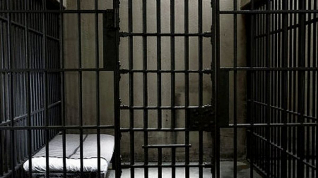 Doi ani de detenţie pentru un ieşean care a condus fără permis