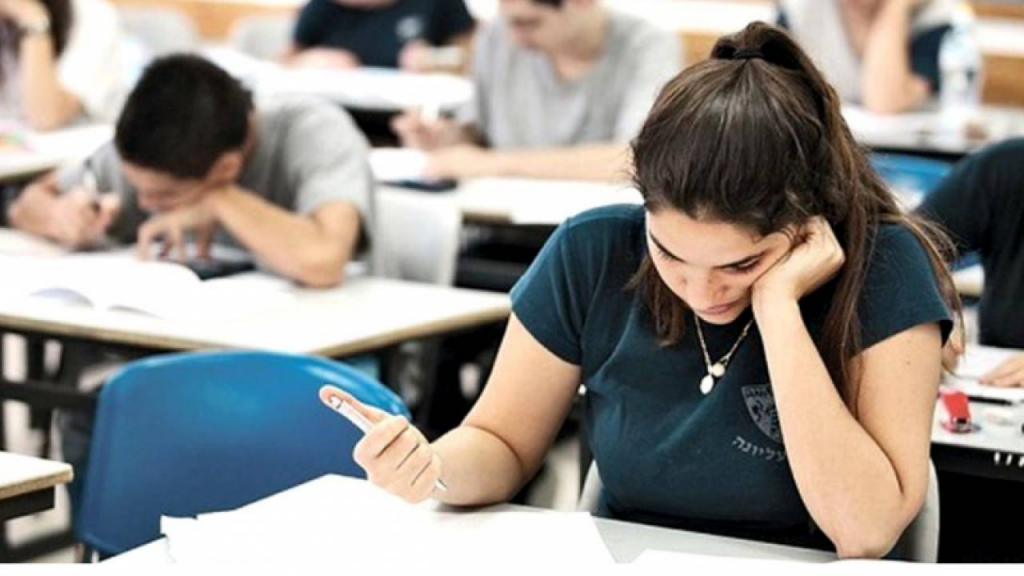 Doar 55,17 la sută dintre elevii ieșeni au trecut Simularea Evaluării Naţionale