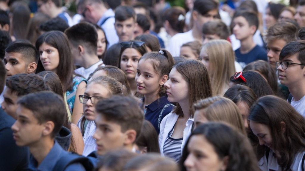Bursele de merit s-au extins la o treime din clasa de elevi