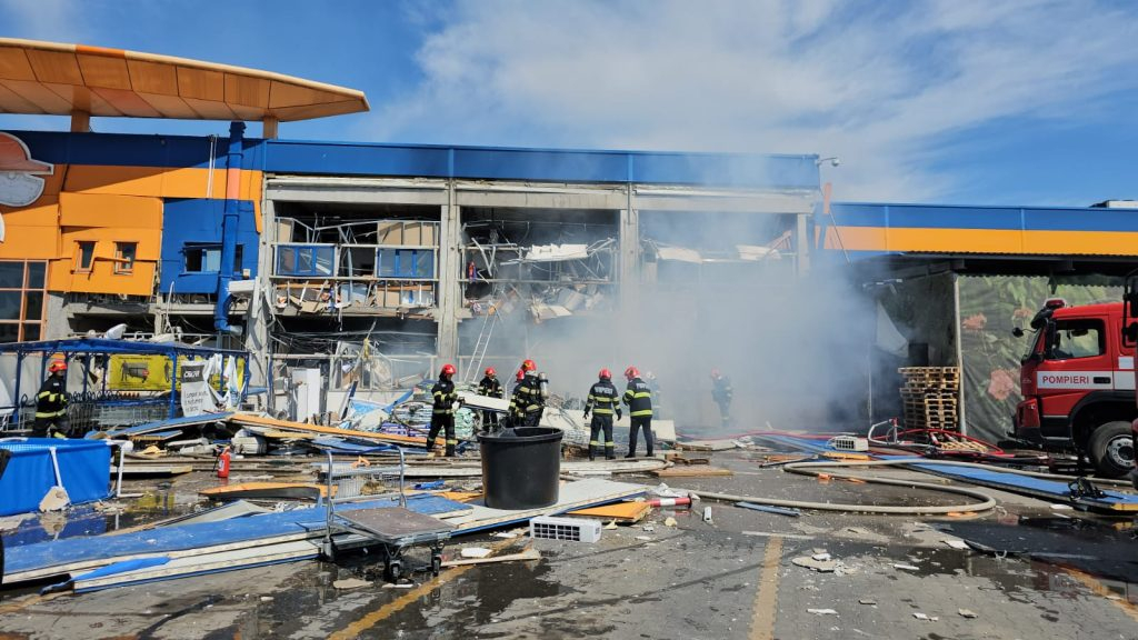 Una dintre victimele exploziei de la magazinul Dedeman din Botoşani a ieșit din spital