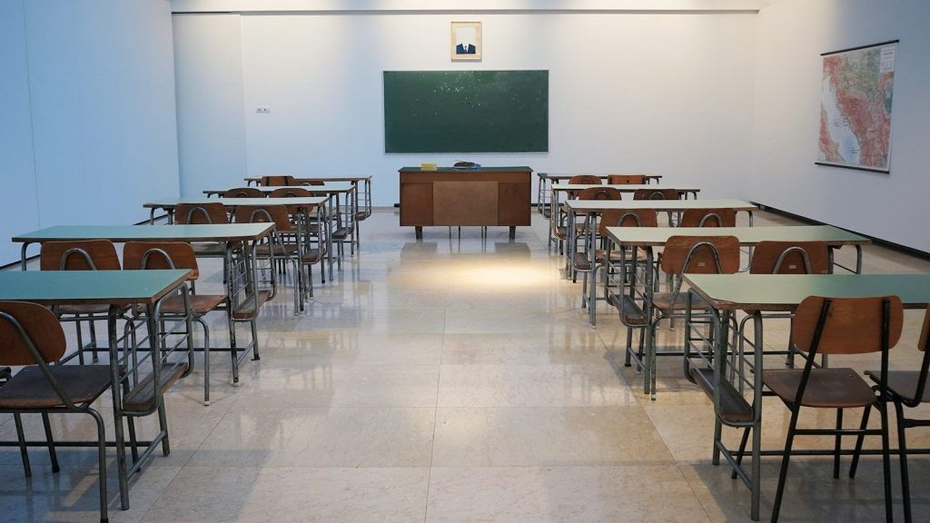 Lipsa de investiţie în educaţie şi carenţe educaţionale pe care le generează costă în fiecare an mii de miliarde de dolari global