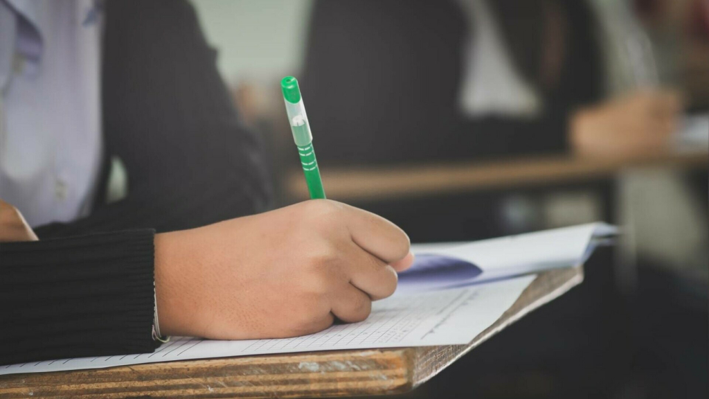 160.400 de absolvenţi ai clasei a VIII-a susțin Evaluarea Națională