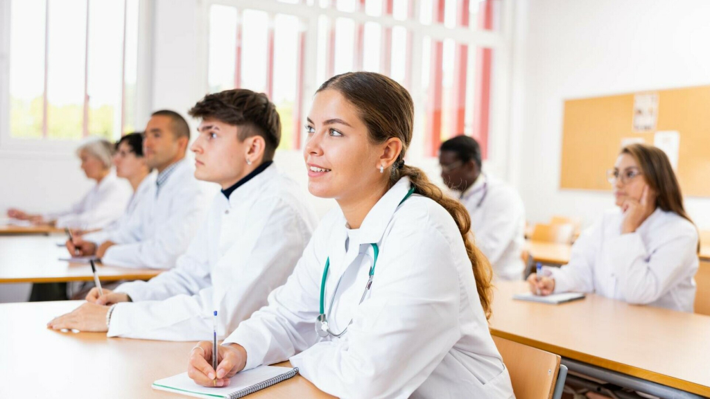 Facultatea de Medicină din Suceava își așteaptă primii studenți