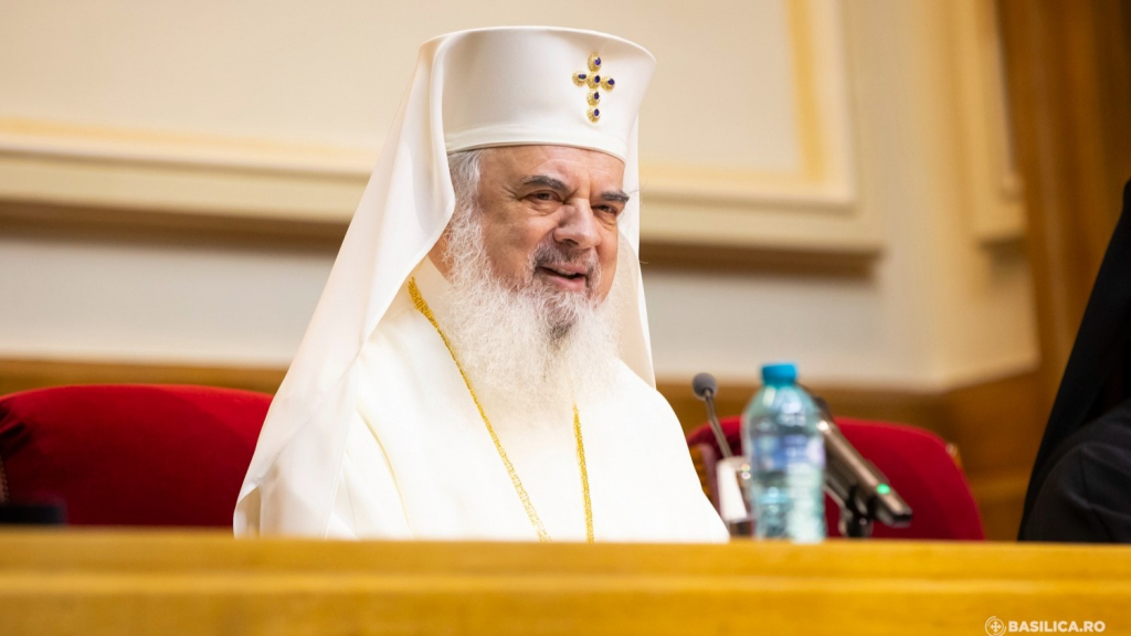  Patriarhul Bisericii Ortodoxe Române îi îndeamnă  pe elevi, părinţi, bunici, învăţători şi profesori să prețuiască educația