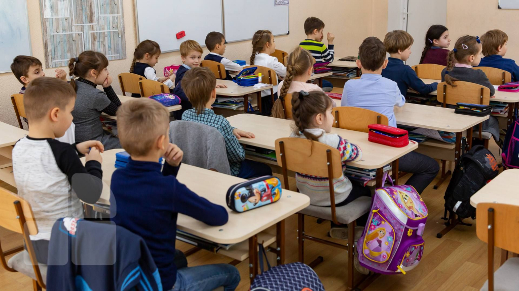 Peste 62.200 de copii sunt așteptați, luni, la școală