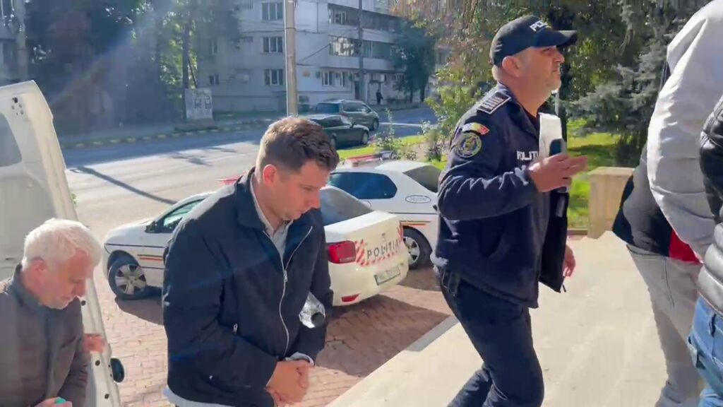 Managerul spitalului din Rădăuți, reținut pentru trafic de influență