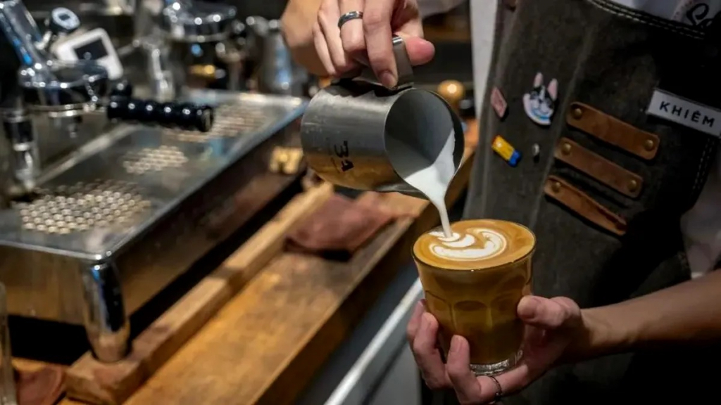 De ce a ajuns cafeaua la un preț record? De la plăcere zilnică la lux neașteptat