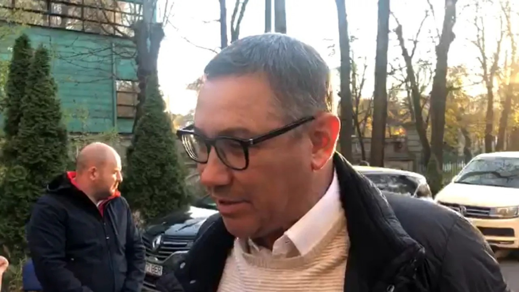 Victor Ponta vrea să plătească AMENDA românului care a scris pe gardul de la Cotroceni „Trădătorule, pleacă”