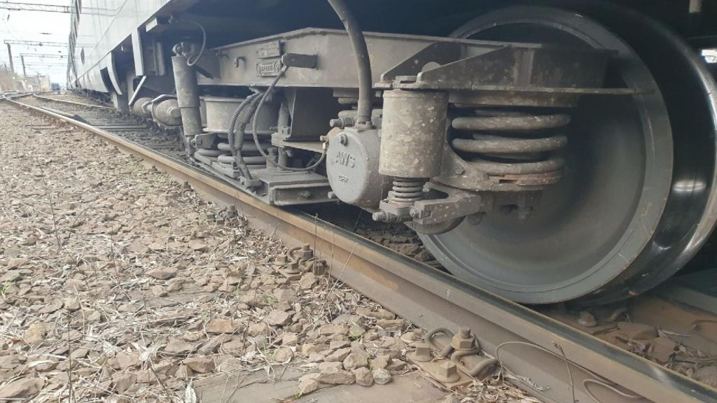 Accident de tren la Buhuși. Trei persoane au ajuns la spital