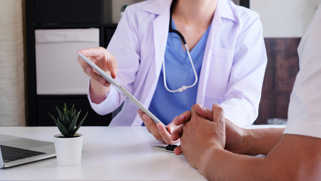 Salarii mai mari pentru medicii specialiști din ambulatoriu