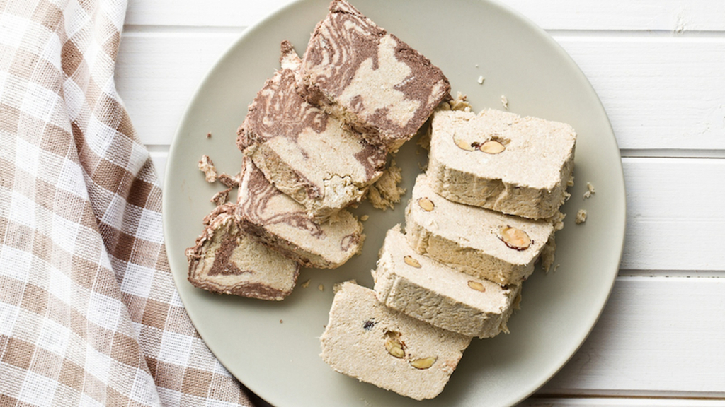 Halva umplută cu cannabis. Aproape un sfert de kilogram