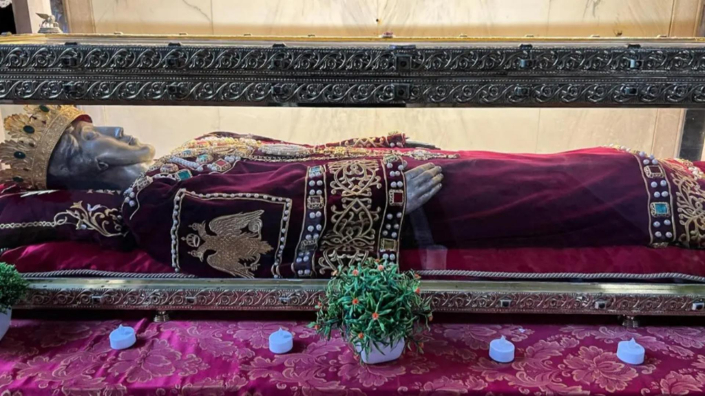 Moaștele Sfintei Împărătese Elena, pentru prima dată în România. Pelerinaj istoric la Patriarhia Română