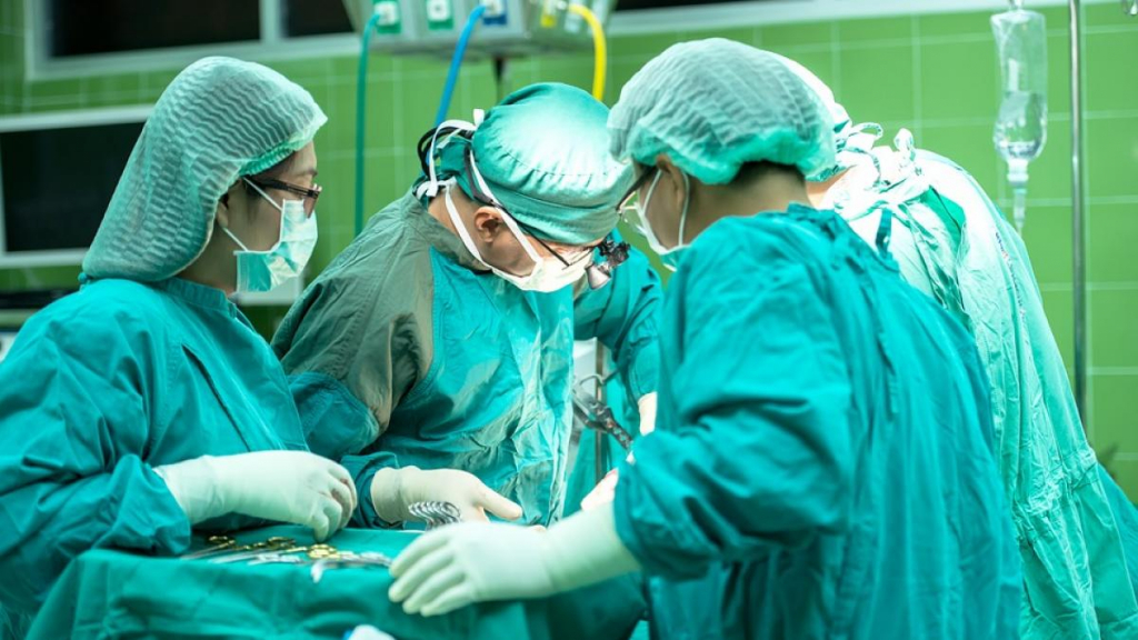 Tânăr englez salvat la Iași, după o fractură gravă de coloană