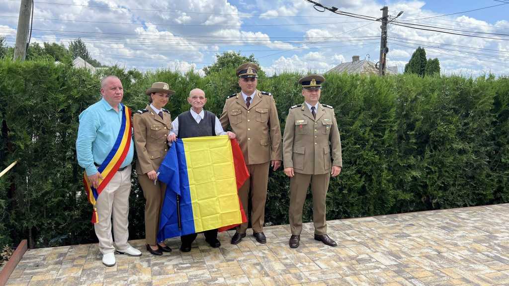 FOTO -- Veteranul din Cristești a împlinit 100 de ani. O comunitate în sărbătoare și o lecție vie de demnitate