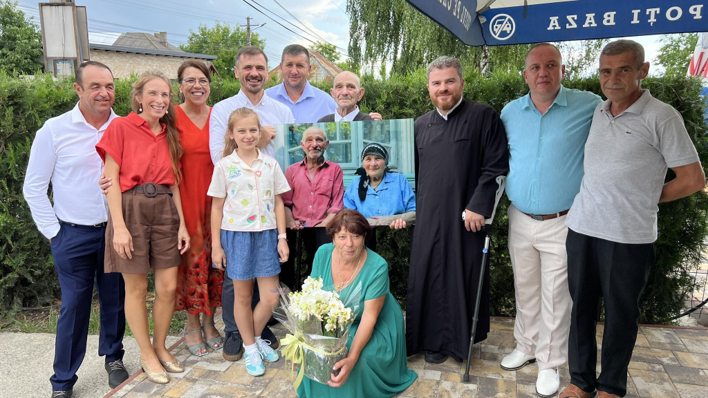 FOTO -- Veteranul din Cristești a împlinit 100 de ani. O comunitate în sărbătoare și o lecție vie de demnitate