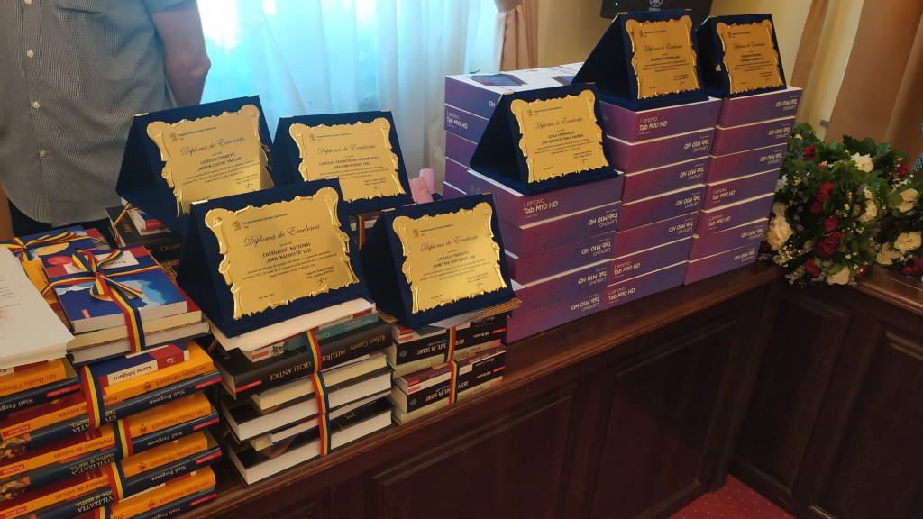 Elevii cu media 10 la Evaluarea Națională și Bacalaureat vor primi câte 2.000 de lei