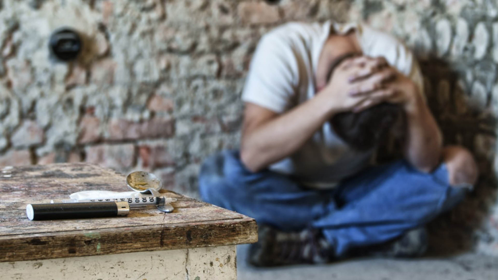 Nevoia de apartenență îi face pe tinerii Iașului să pice în capcana viciilor