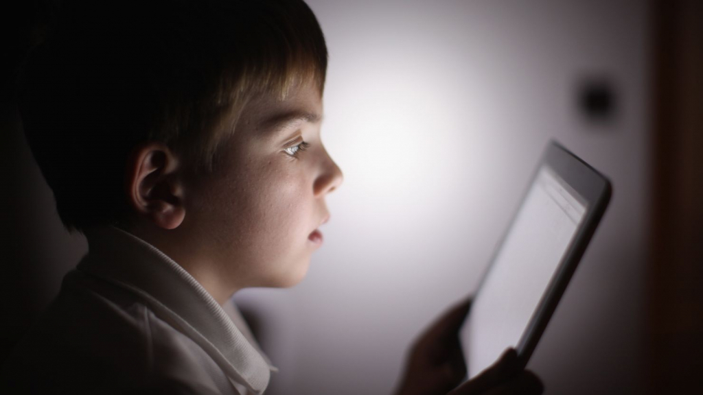 Criza invizibilă a Iașului. Copiii digitali și declinul empatiei