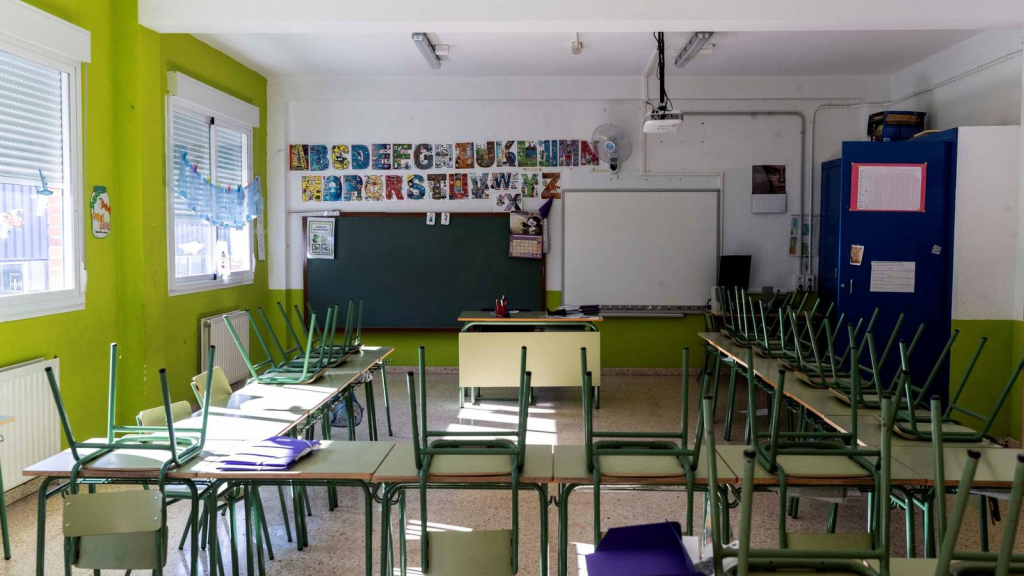 Coronavirusul închide şcolile din Moldova, pe bandă rulantă!