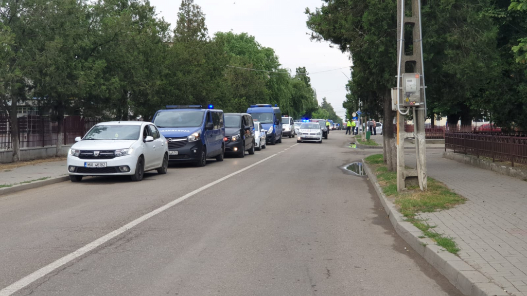 42 de REȚINUȚI la Murgeni: Dronă, zeci de mascați și zeci de jandarmi, PLUS peste 100 de polițiști, la descinderile de la Murgeni