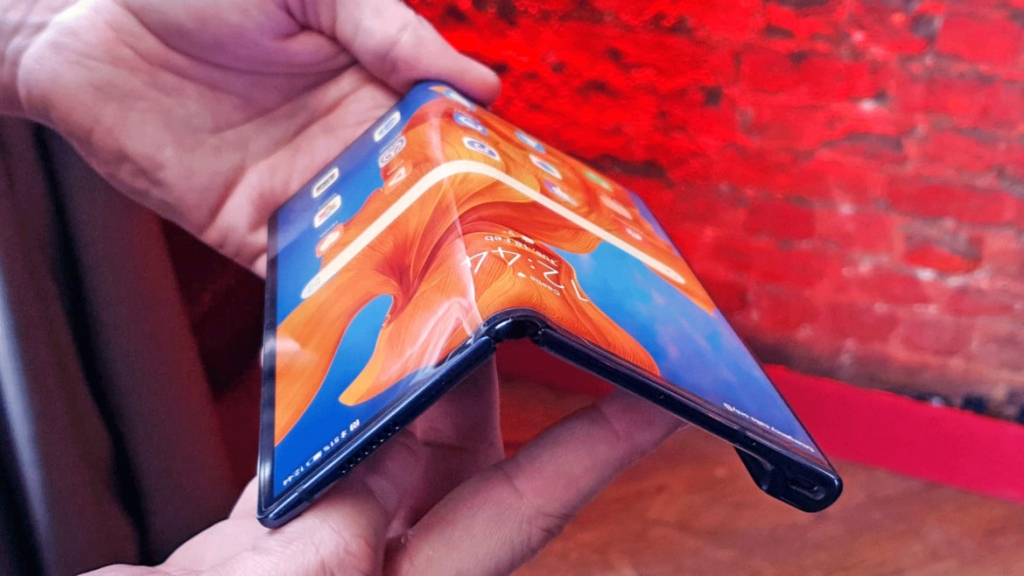 Noul Huawei Mate XS este un telefon pliabil și costă 12.000 lei