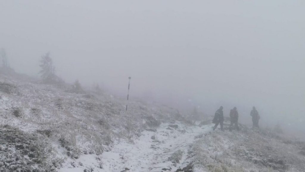 Avertisment pentru turiștii care vor să urce pe Ceahlău: „Nu abordați trasee cu expunere în vânt