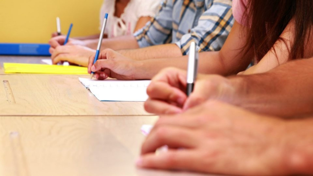 Profesorii asistenți la Bacalaureat și Evaluarea Națională vor primi cu 10 lei mai mult. Sumele sunt impozabile