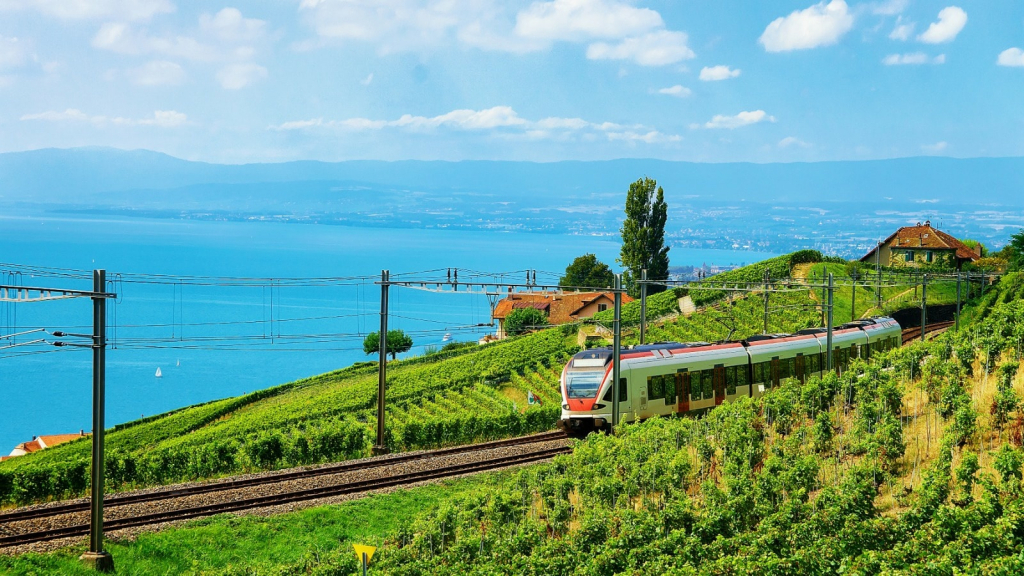 Trenurile din Moldova vor circula cu 200 km la oră!