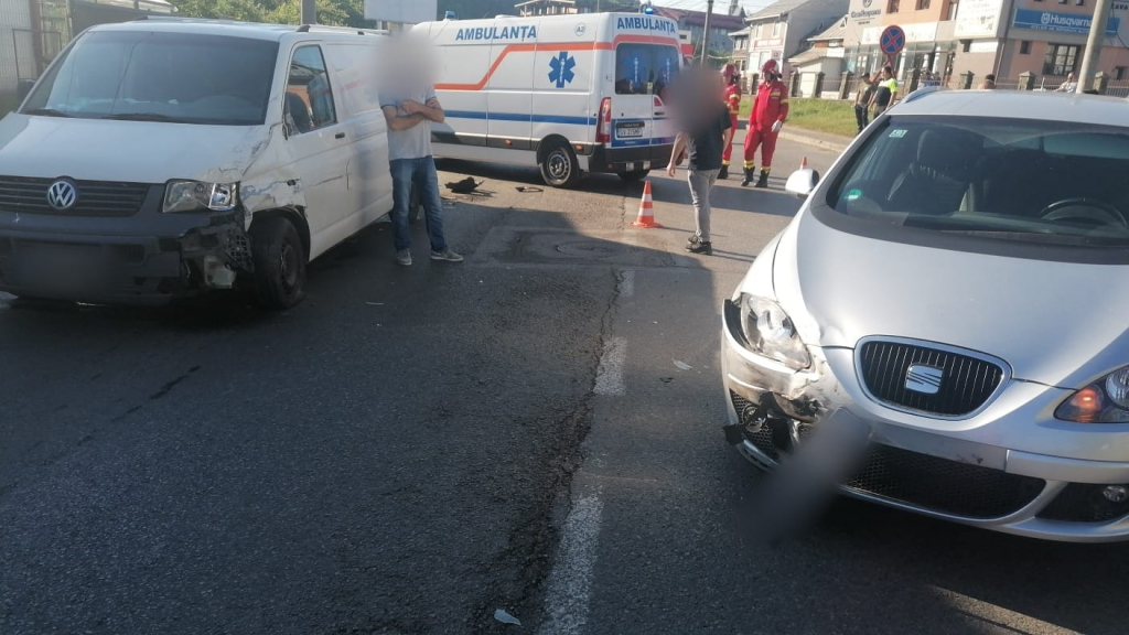  Opt suceveni încătușați, după o șicanare în trafic!