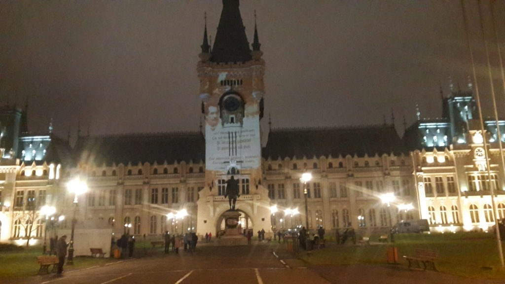Chipul lui Eminescu pe turnul Palatului