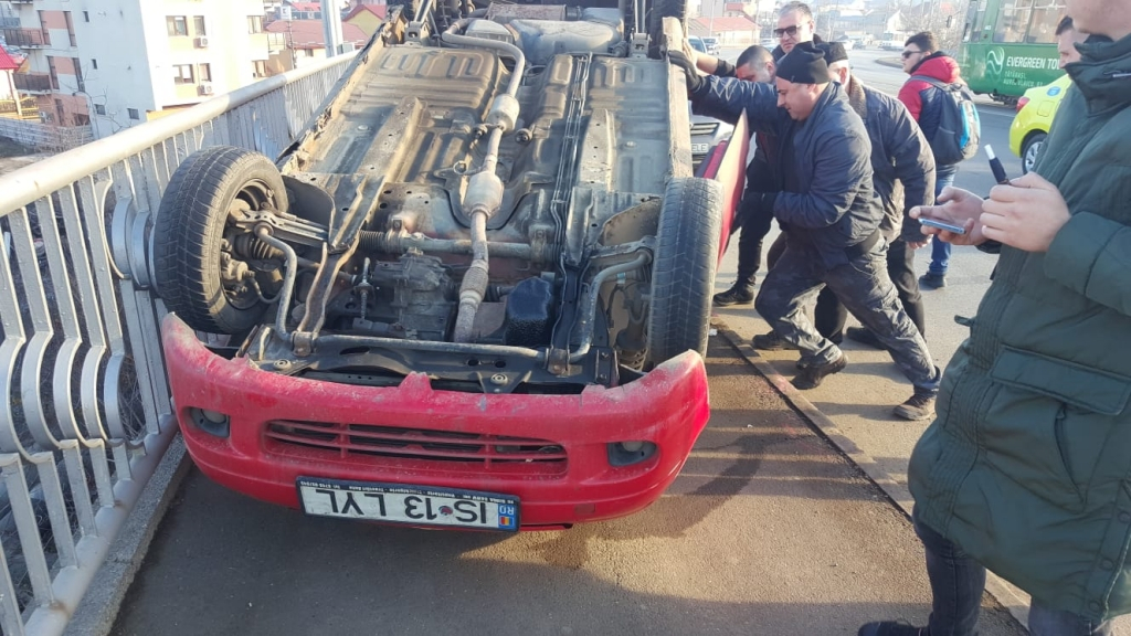 Accident spectaculos pe pasarela din Alexandru cel Bun