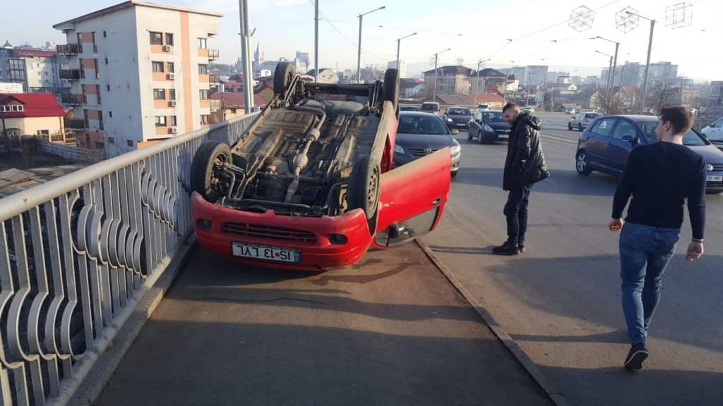 Accident spectaculos pe pasarela din Alexandru cel Bun