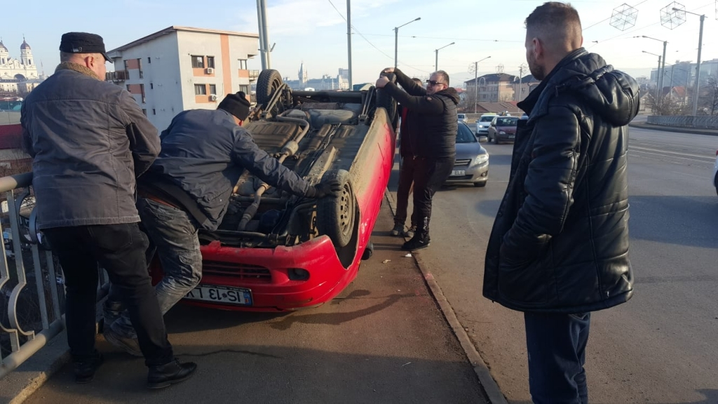 Accident spectaculos pe pasarela din Alexandru cel Bun