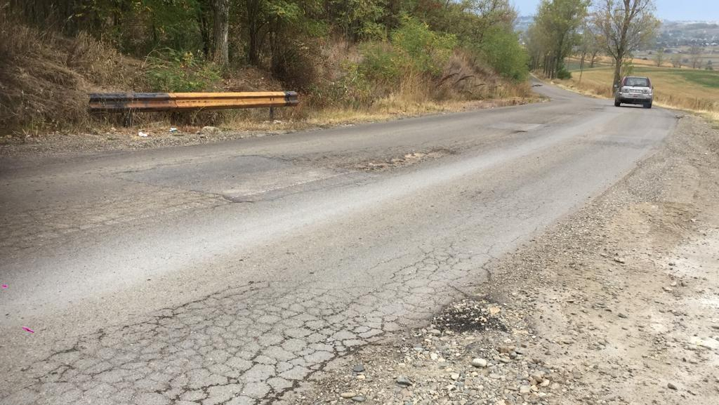 Investiții de peste 14 milioane de lei într-un drum din Botoșani. DJ 296 Roma-Nicşeni va fi reparat