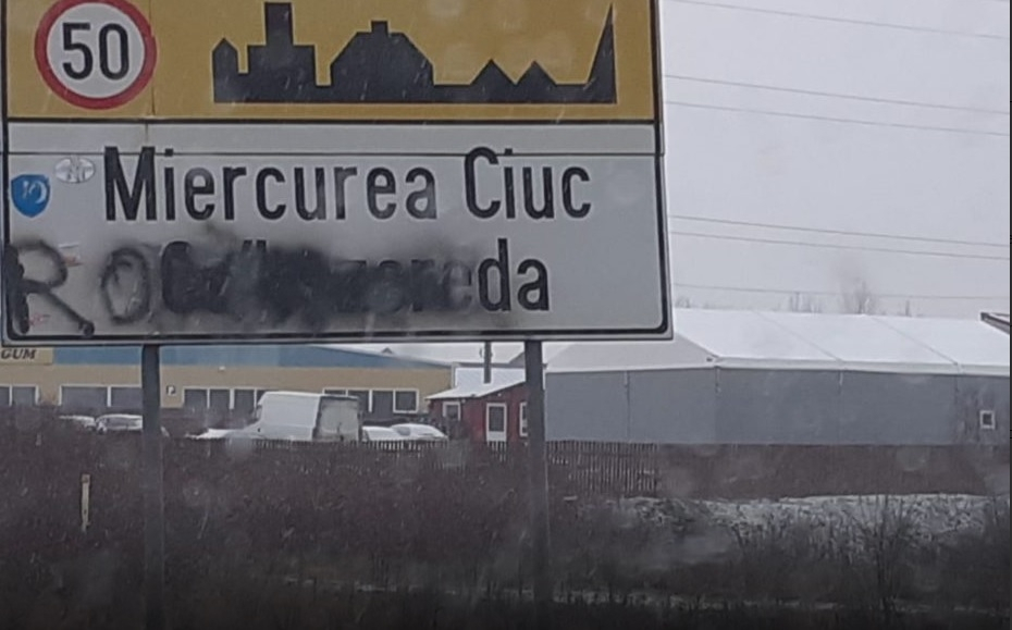 Băcăuan arestat pentru distrugerea unor indicatoare rutiere din Harghita