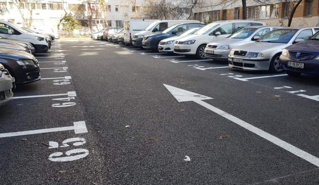 Peste o sută de locuri de parcare, scoase la licitație în Dacia