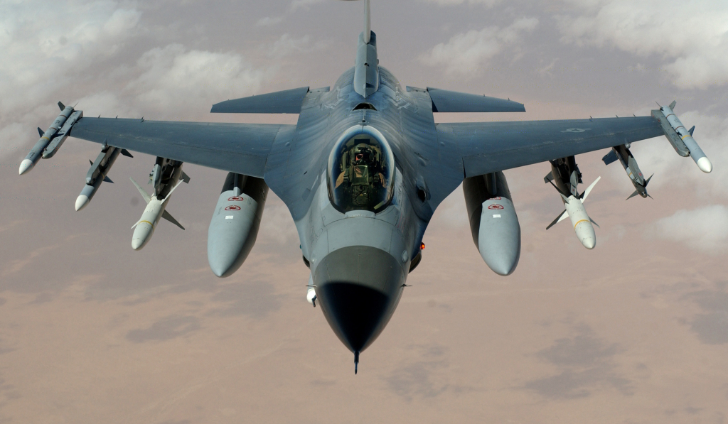 Aerostar Bacău va moderniza noua flotă de avioane F 16