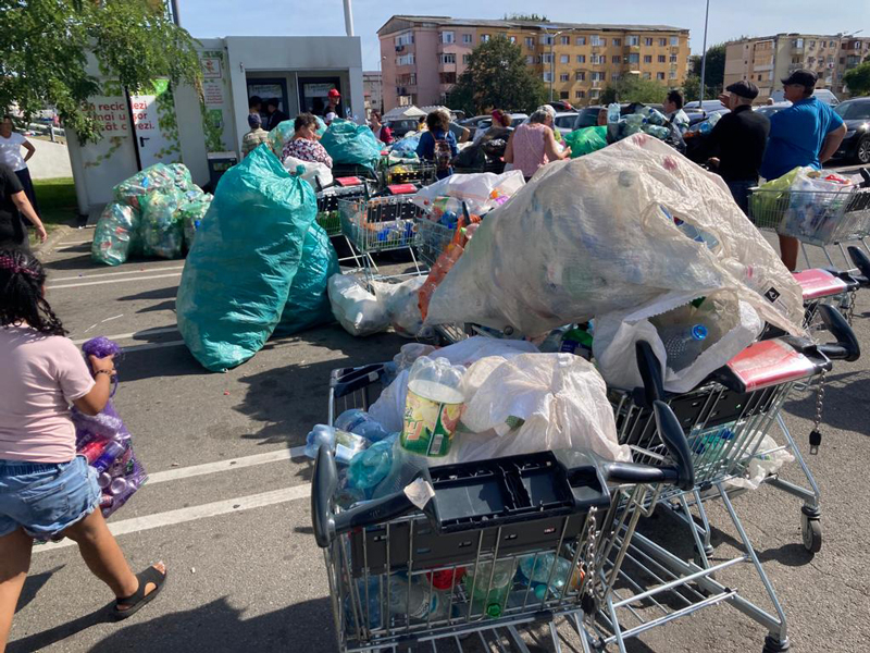 „Mafia” sticlelor goale dă târcoale orașului